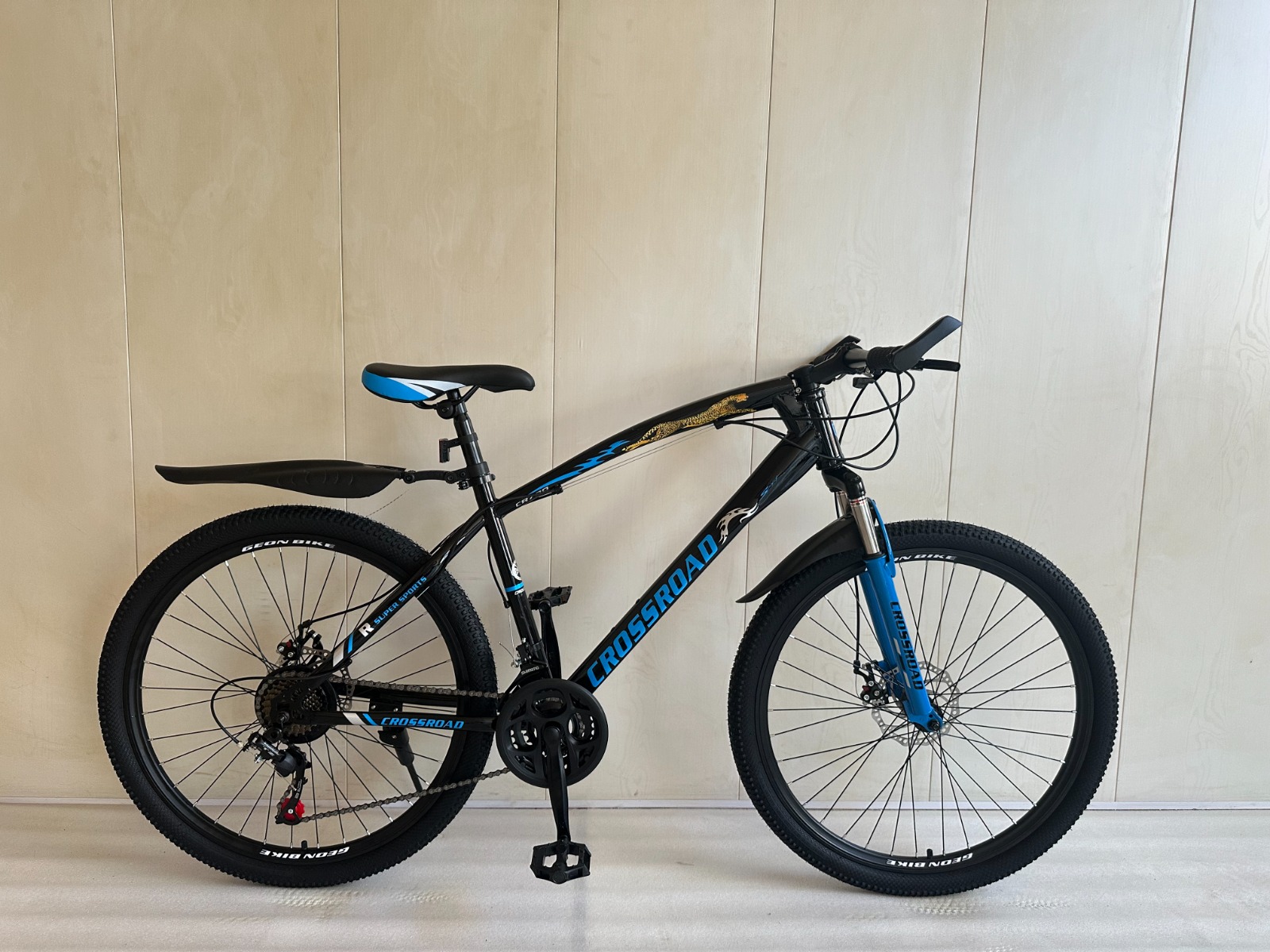 Size 26 crossroad adjustable mountain bike with a 21 gear speed disc brakes